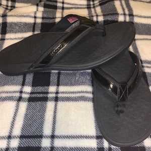 Vionic Tide II Toe Post Sandal black size 10